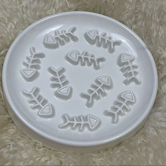 Ceramic White Interactive Puzzle Cat Slow Feeder Dish - Picture 1 of 3